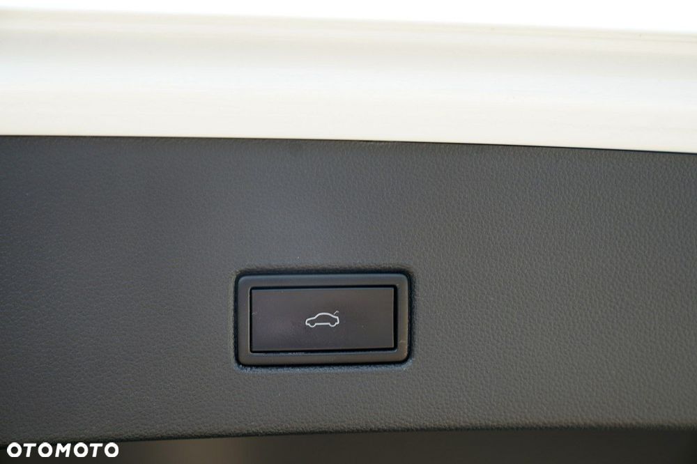 Volkswagen T-Roc - 19