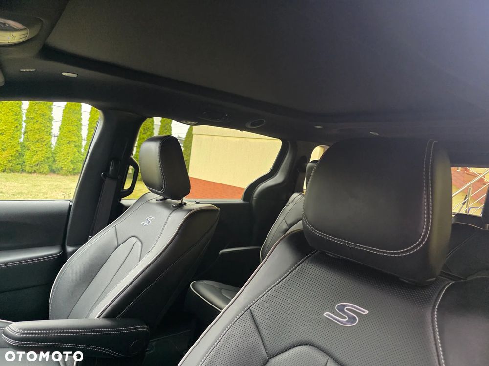 Chrysler Pacifica - 10