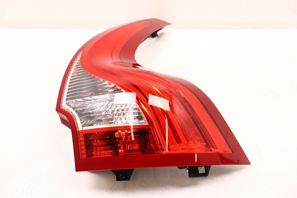 VOLVO XC60 I LIFT LAMPA PRAWA TYŁ 31323035 - 2