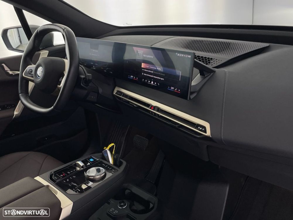 BMW iX xDrive 40 - 23