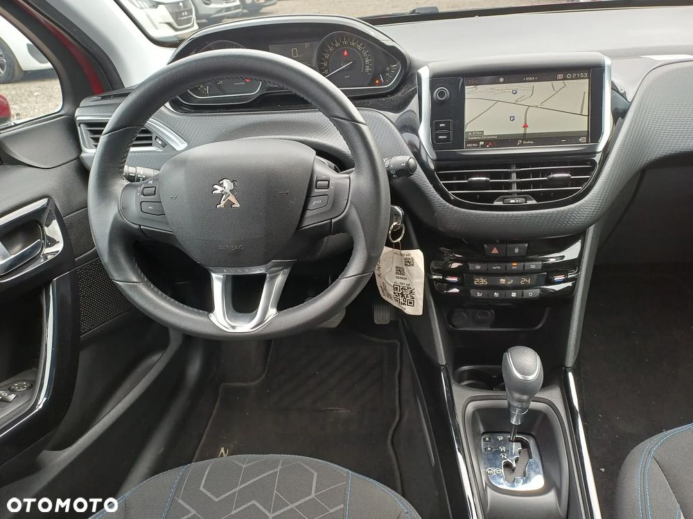 Peugeot 2008 1.2 Pure Tech GPF Signature S&S EAT6 - 24