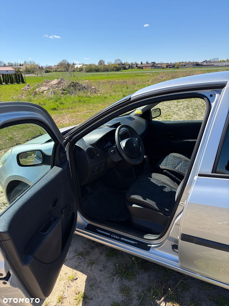 Renault Clio - 17