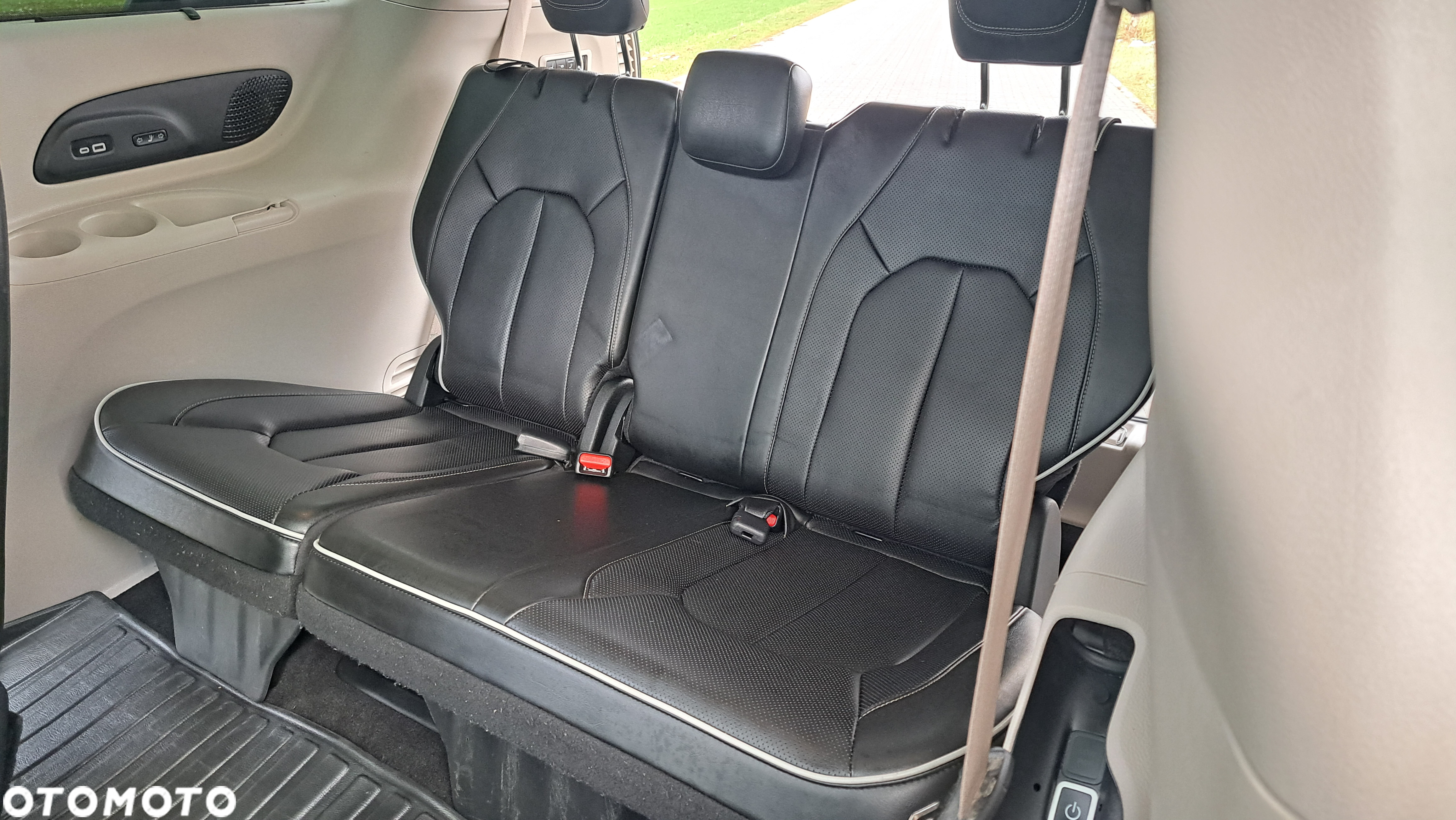 Chrysler Pacifica - 24