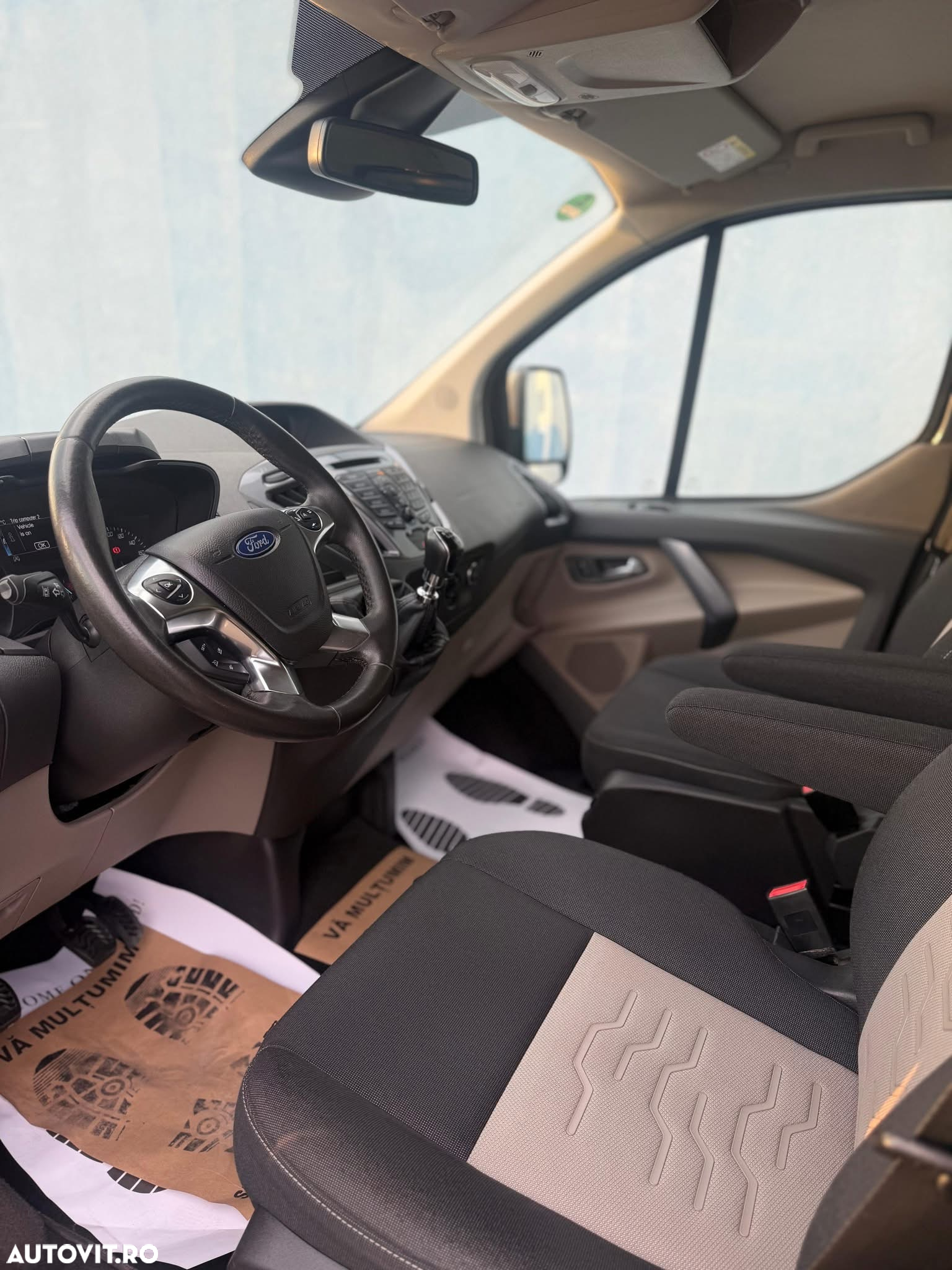 Ford Tourneo Custom Bus 320 2.0 EcoBlue 130 CP L1H1 Titanium - 7