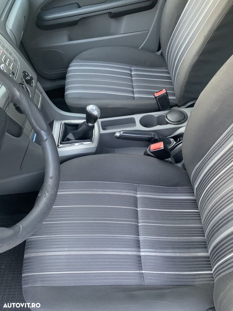 Ford Focus 1.4i Trend - 9