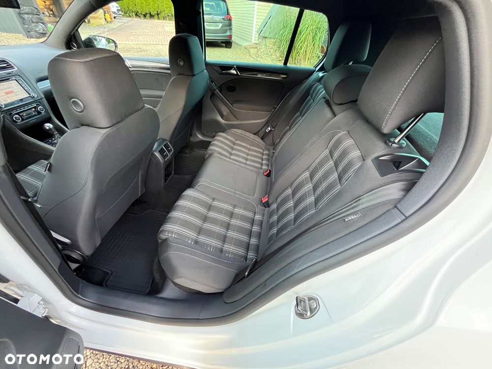 Volkswagen Golf - 28
