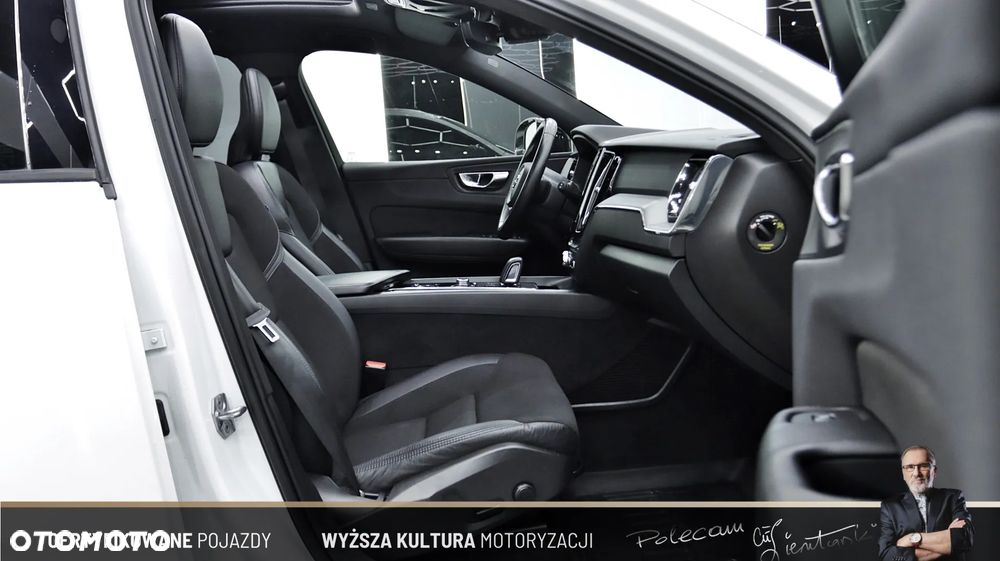 Volvo XC 60 T8 Twin Engine AWD Geartronic Momentum - 17