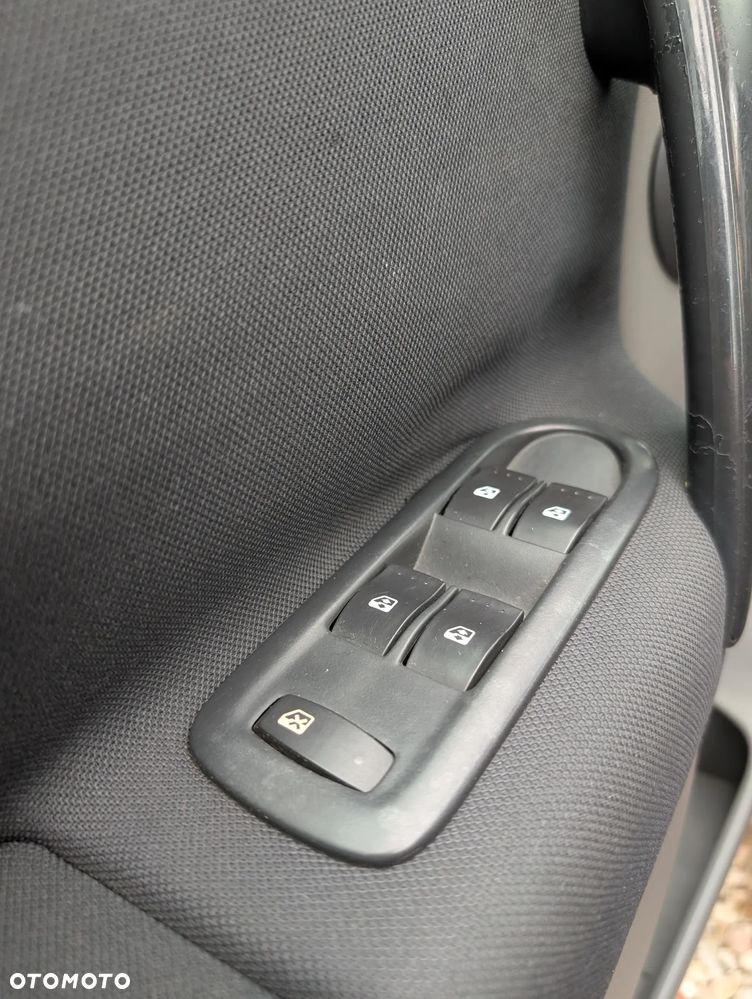 Renault Scenic 1.6 16V Expression - 11