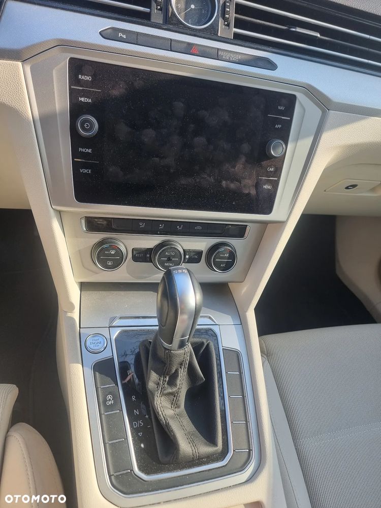 Volkswagen Passat - 13