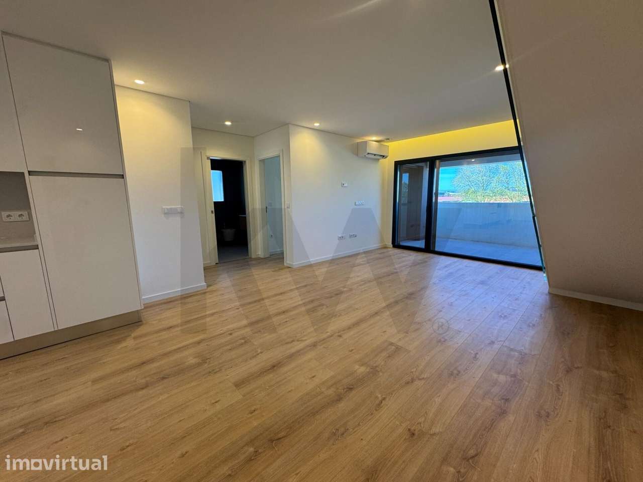 T2 Duplex em Repeses: Espaço e Privacidade num Refúgio Moderno - Grande imagem: 2/16