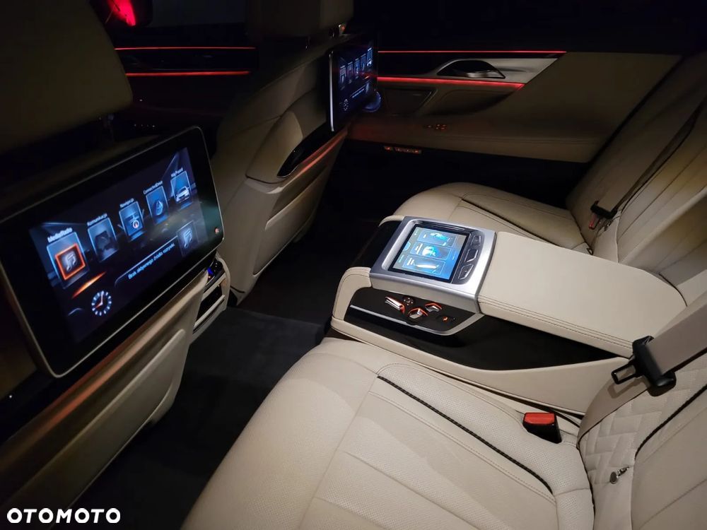 BMW Seria 7 750Li xDrive - 25