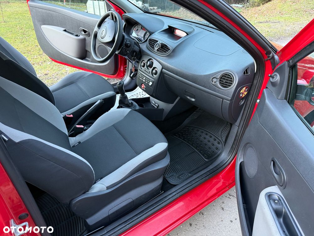 Renault Clio 1.2 16V Authentique - 17