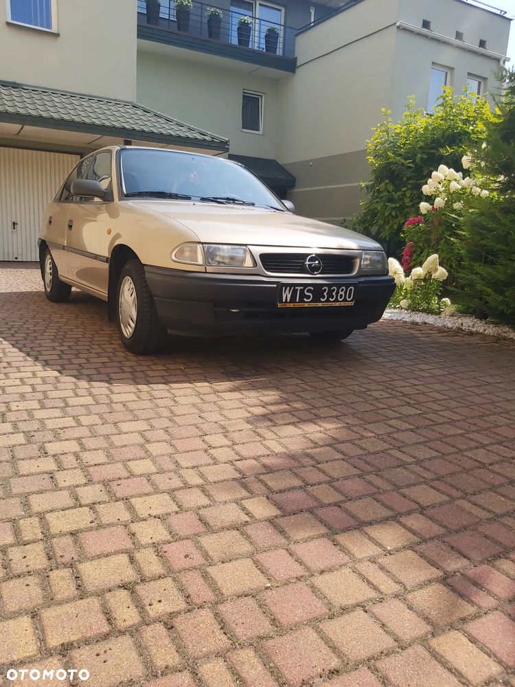Opel Astra 1.4 GL / Club - 2