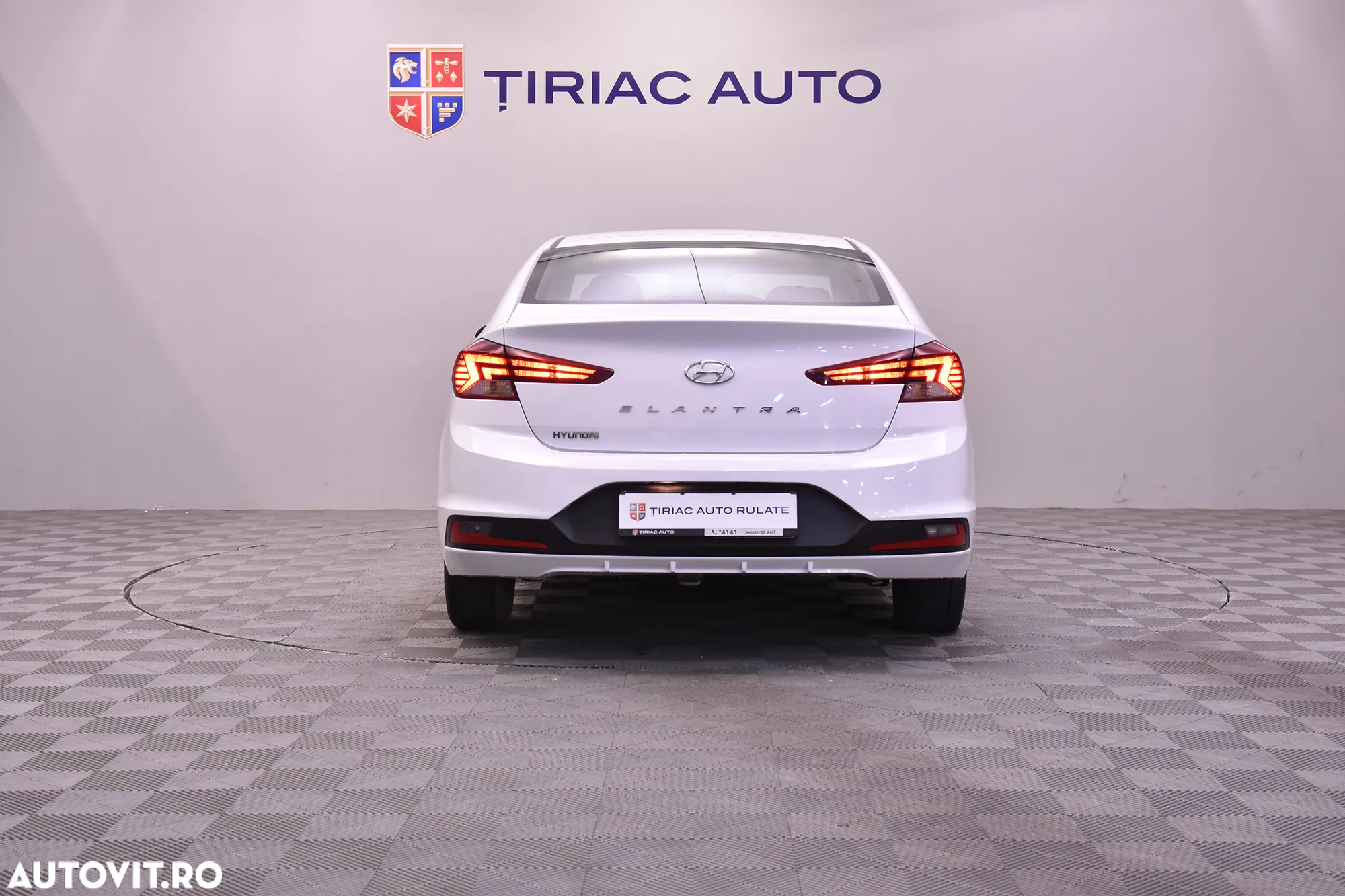 Hyundai Elantra - 4