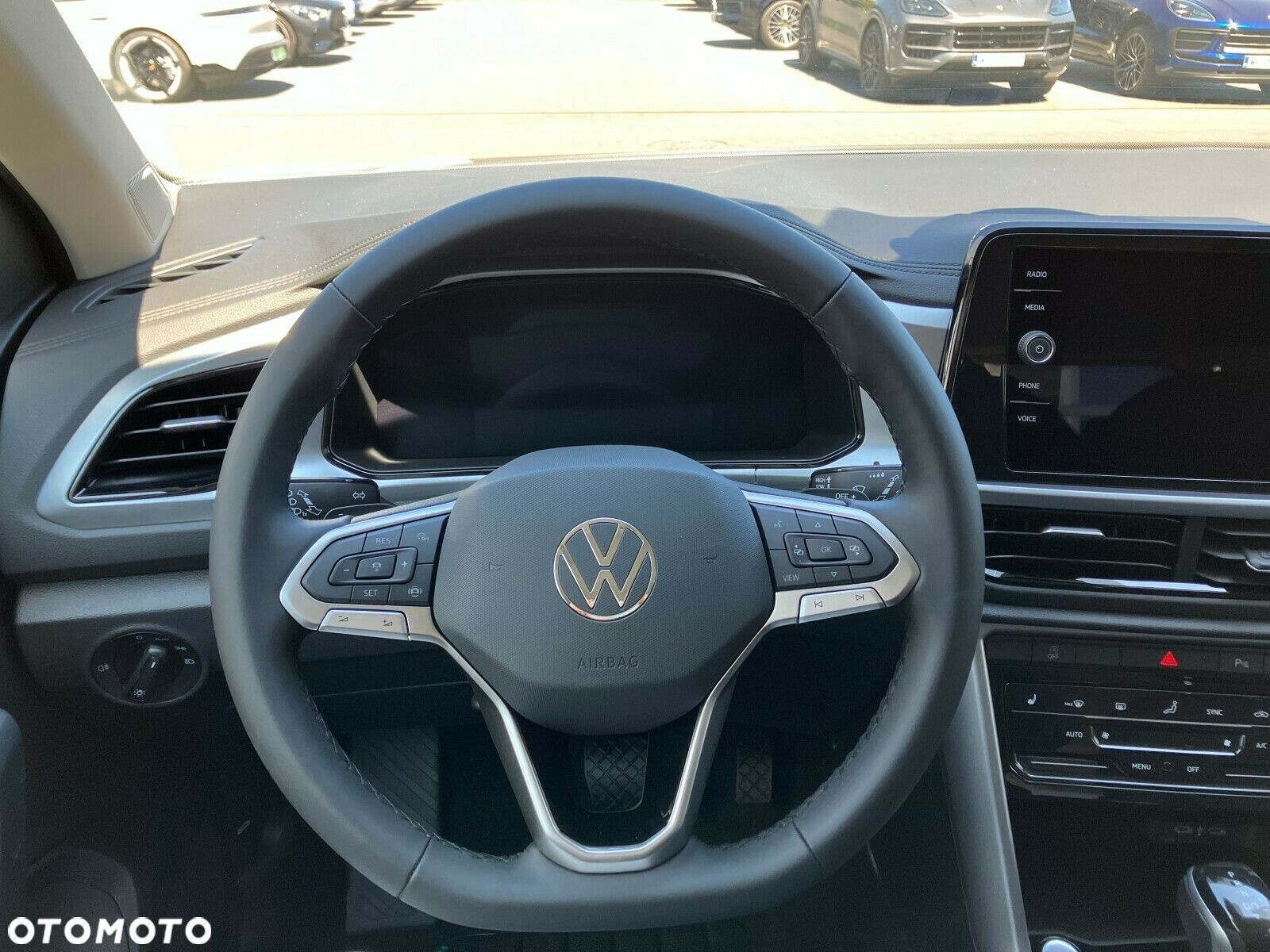 Volkswagen T-Roc - 14