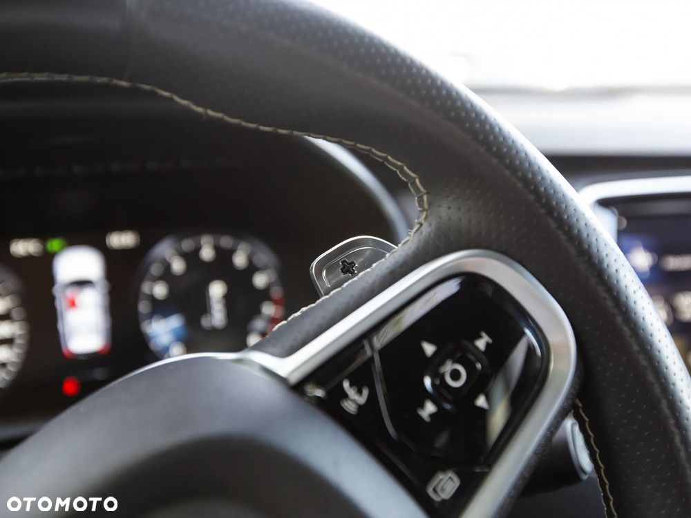 Volvo XC 90 T6 AWD Geartronic RDesign - 28