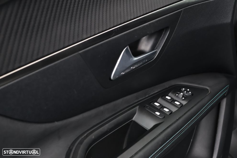 Peugeot 3008 1.2 PureTech Allure Pack - 24