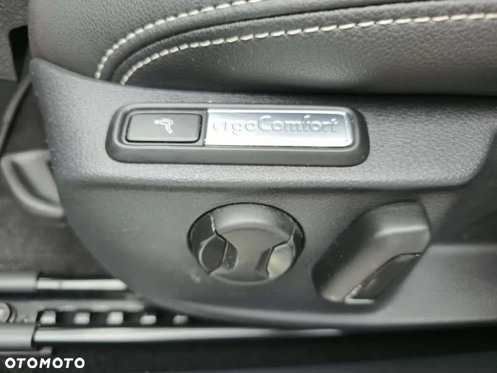 Volkswagen Passat 2.0 TDI SCR Elegance DSG - 18