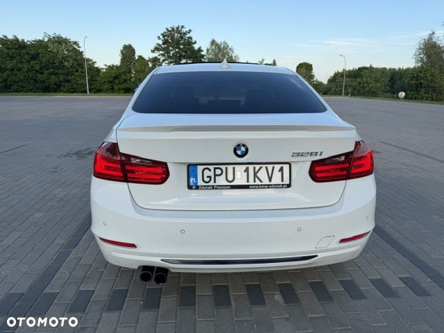 BMW Seria 3 328i Sport Line - 4