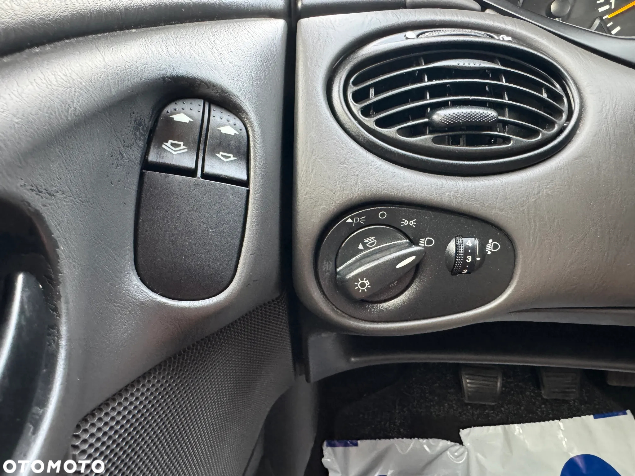 Ford Focus 1.6 16V Style - 26