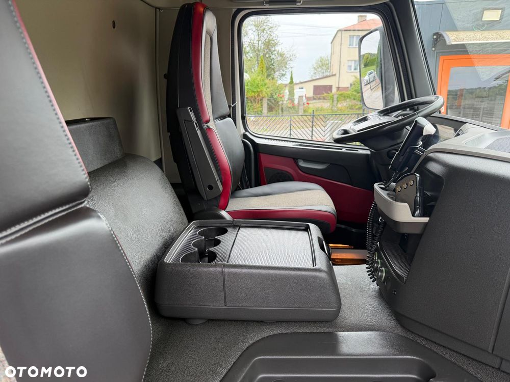 Volvo FM 370 / 6x2 / Chłodnia / Winda / - 35