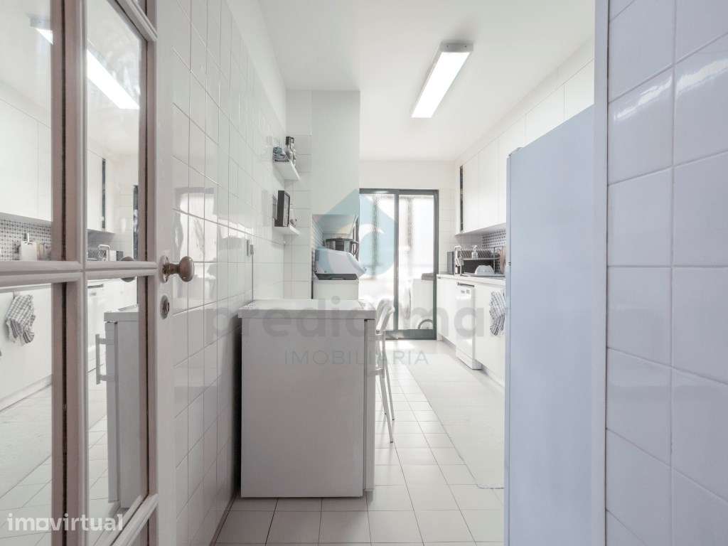 Apartamento T2 Remodelado para Arrendamento nos Jardins da Arrábida - Grande imagem: 4/15