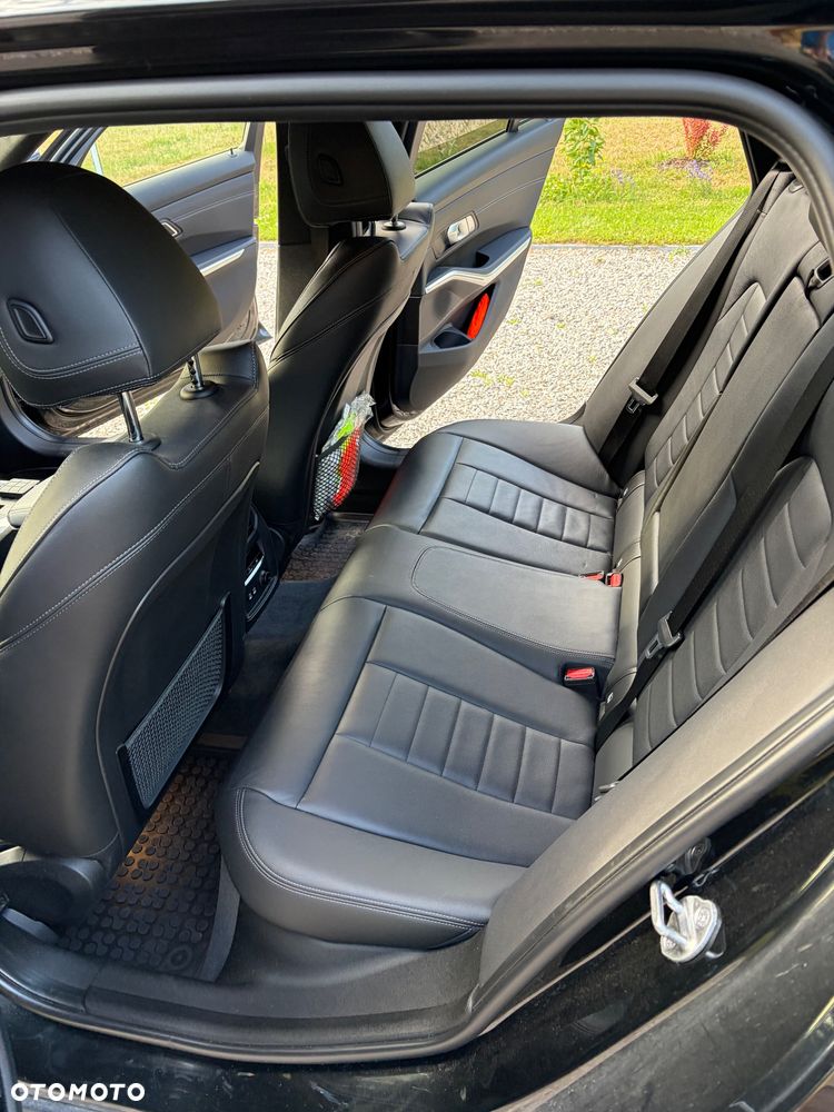 BMW Seria 3 320d xDrive M Sport Shadow - 12