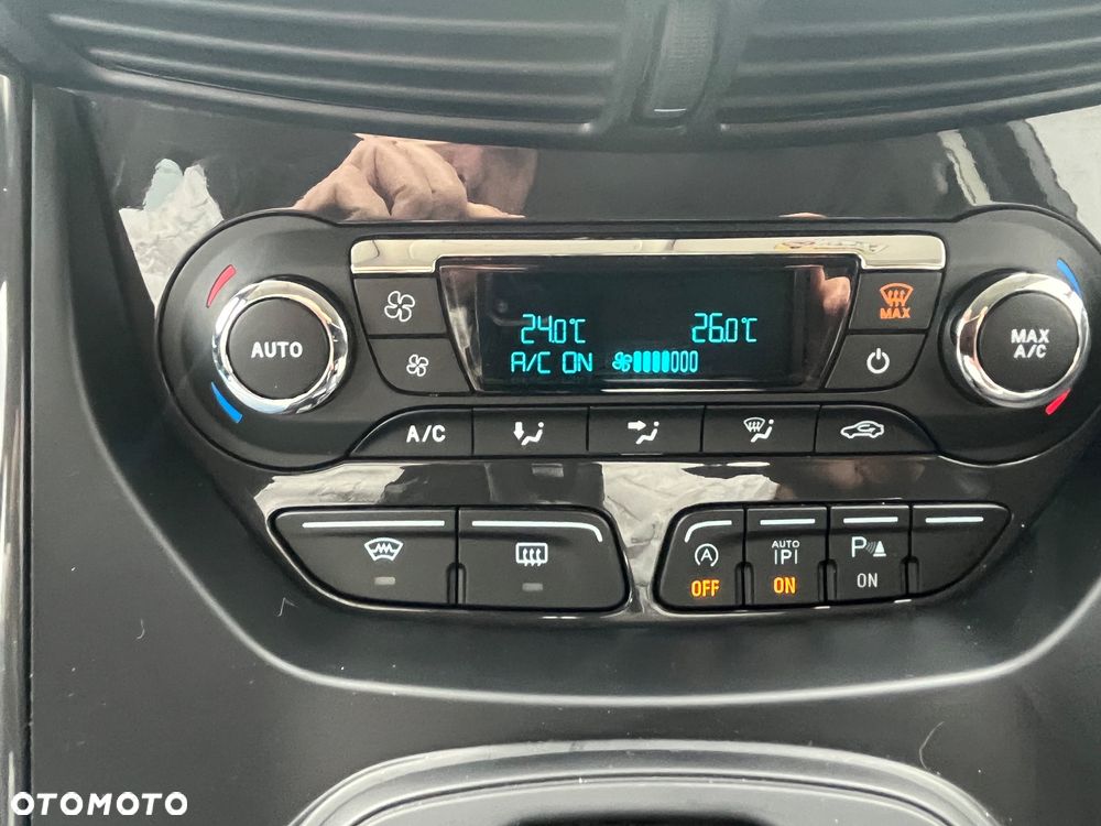 Ford Kuga 2.0 TDCi 4x4 Titanium - 27