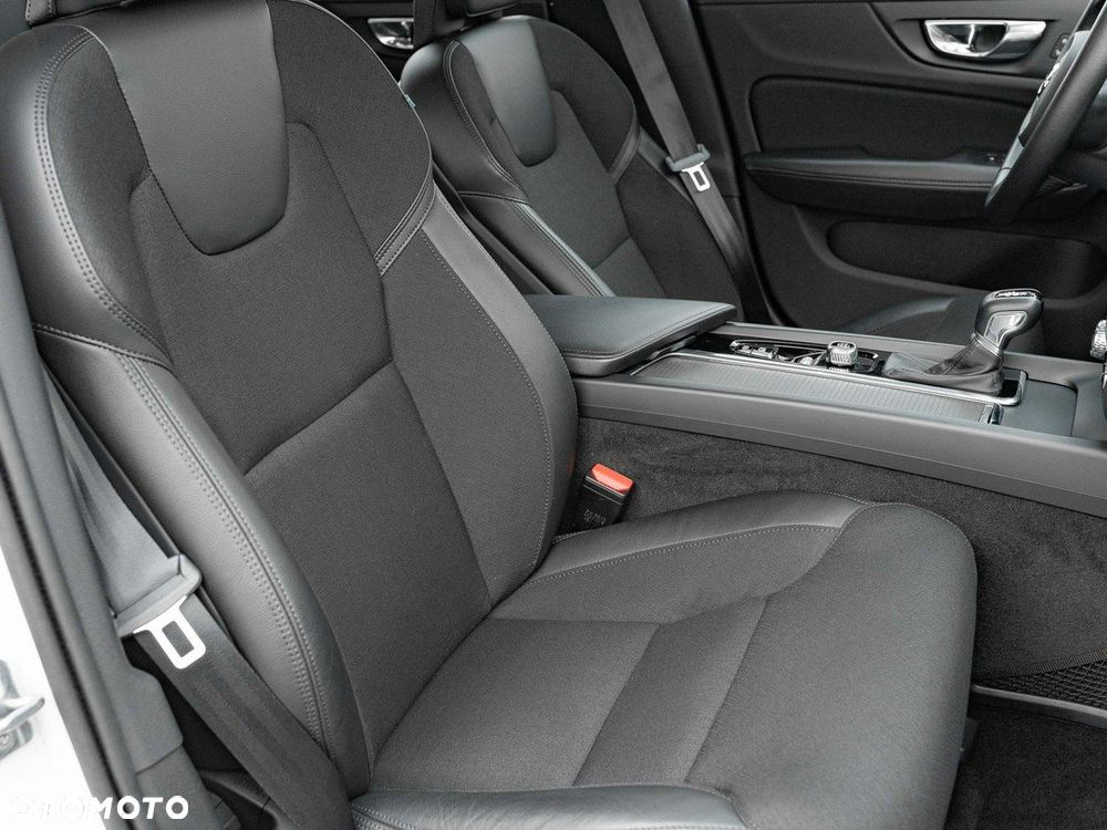 Volvo V60 Cross Country D4 AWD - 33