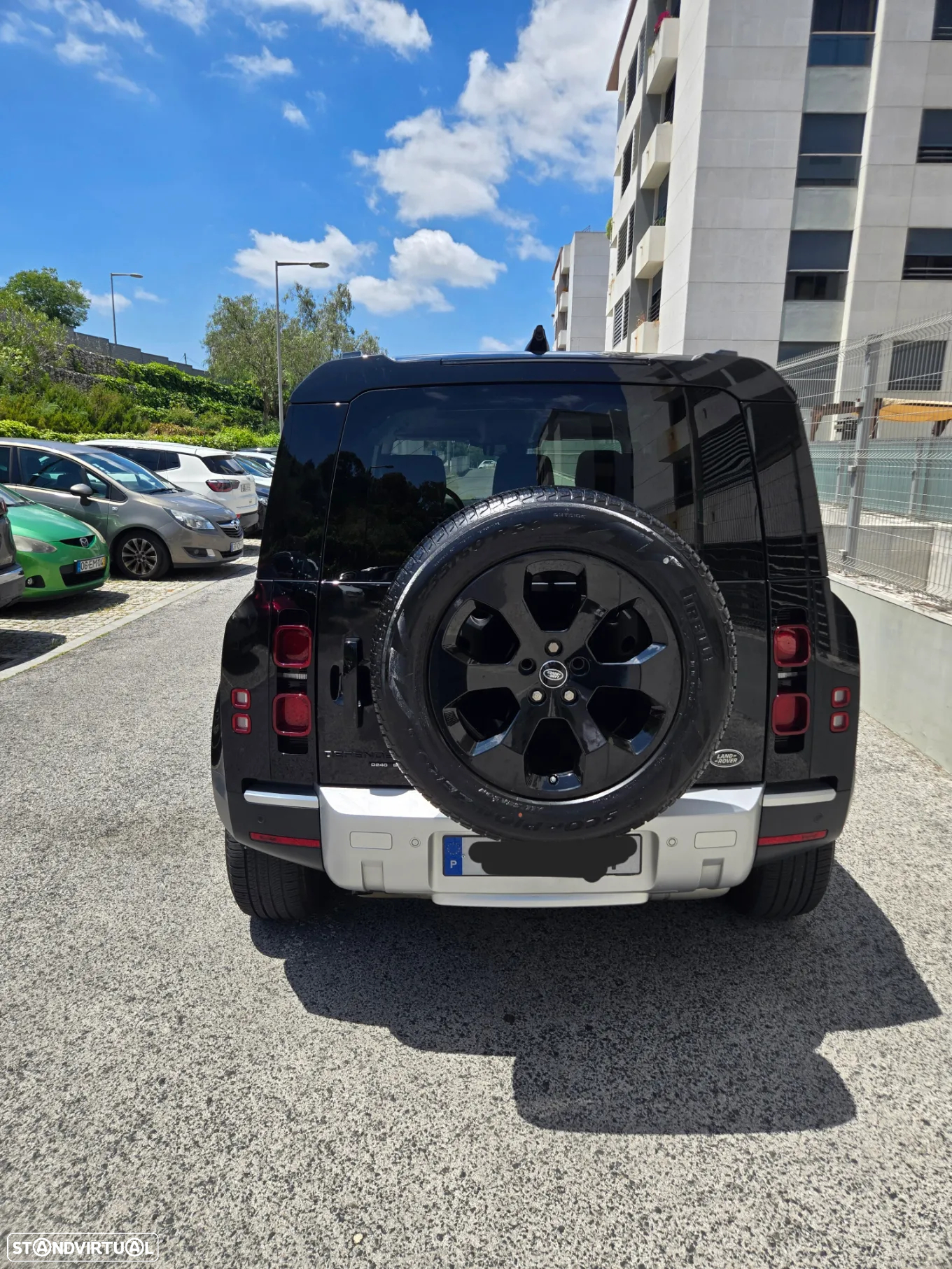 Land Rover Defender 110 D240 SE - 2