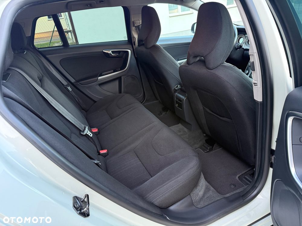 Volvo V60 D3 Momentum - 11