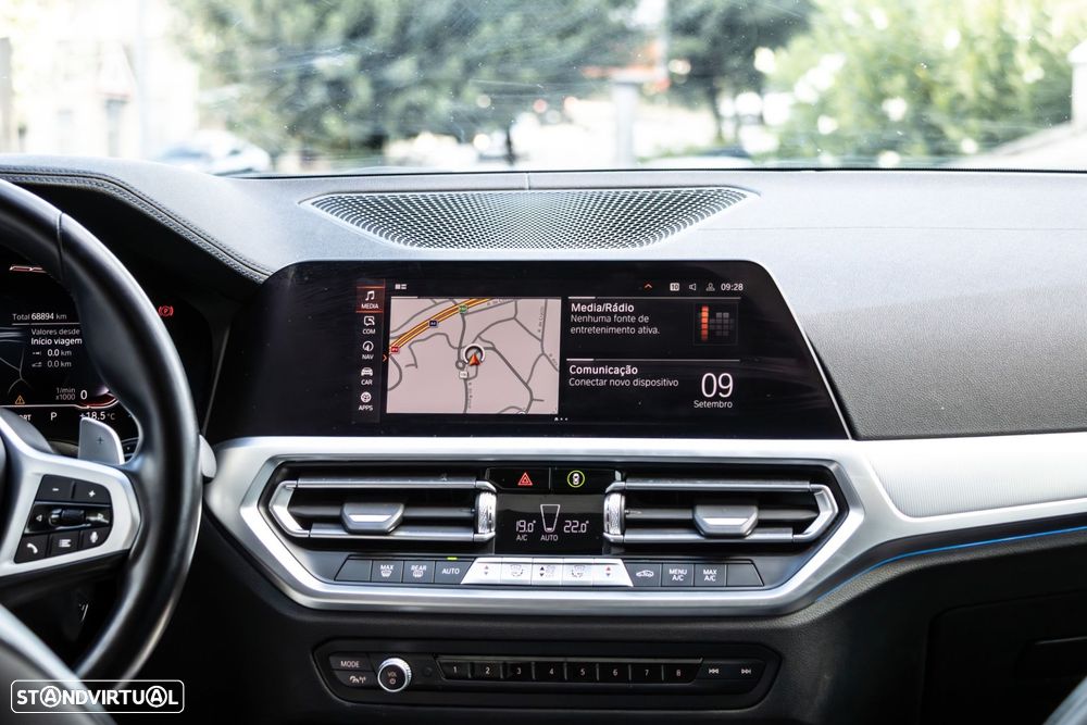 BMW 330 e Pack Desportivo M Pro Auto - 31