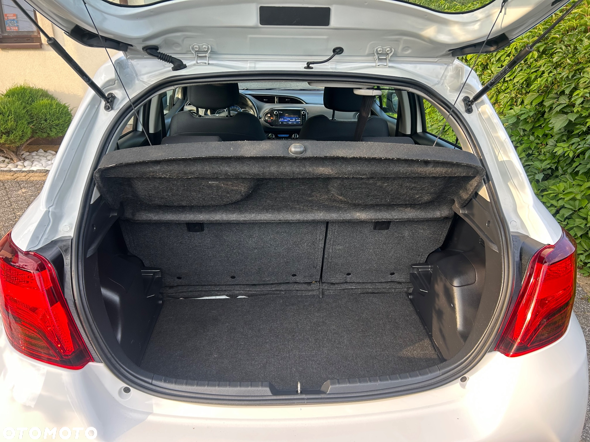 Toyota Yaris Hybrid 100 Premium - 27