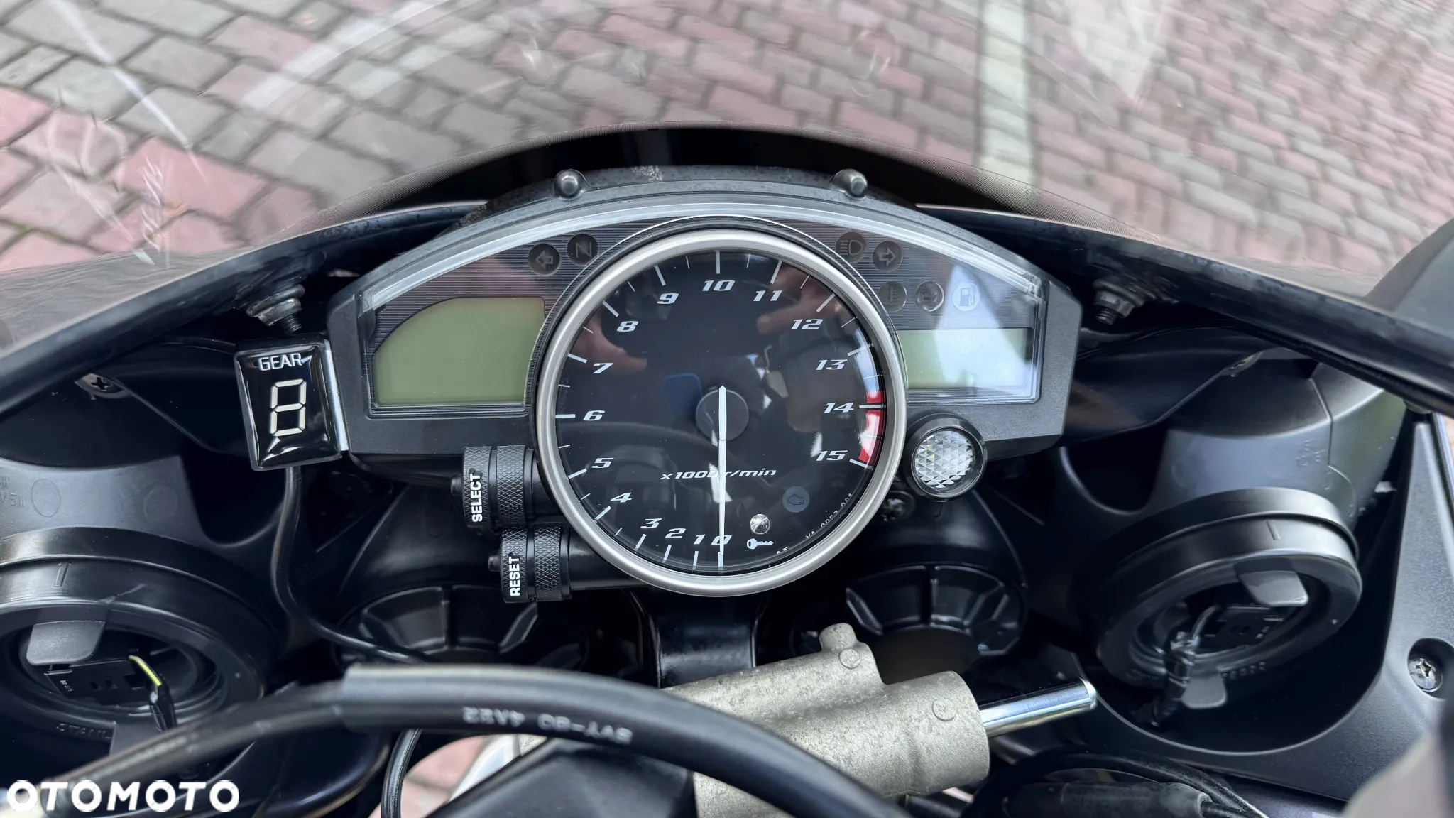 Yamaha R1 - 17