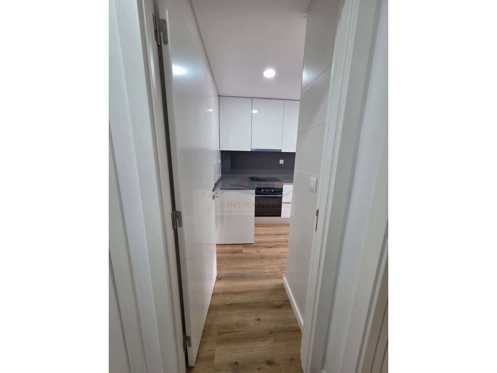 Apartamento T2 Totalmente Remodelado | Excelente Localização em Alv... - Grande imagem: 5/11