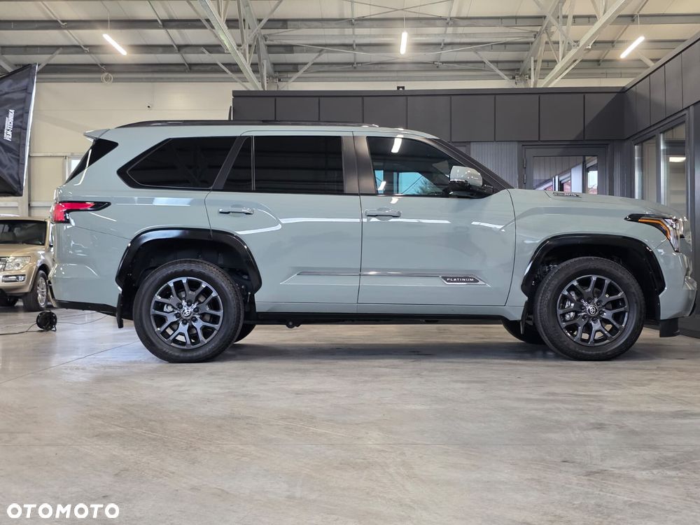 Toyota Sequoia - 7