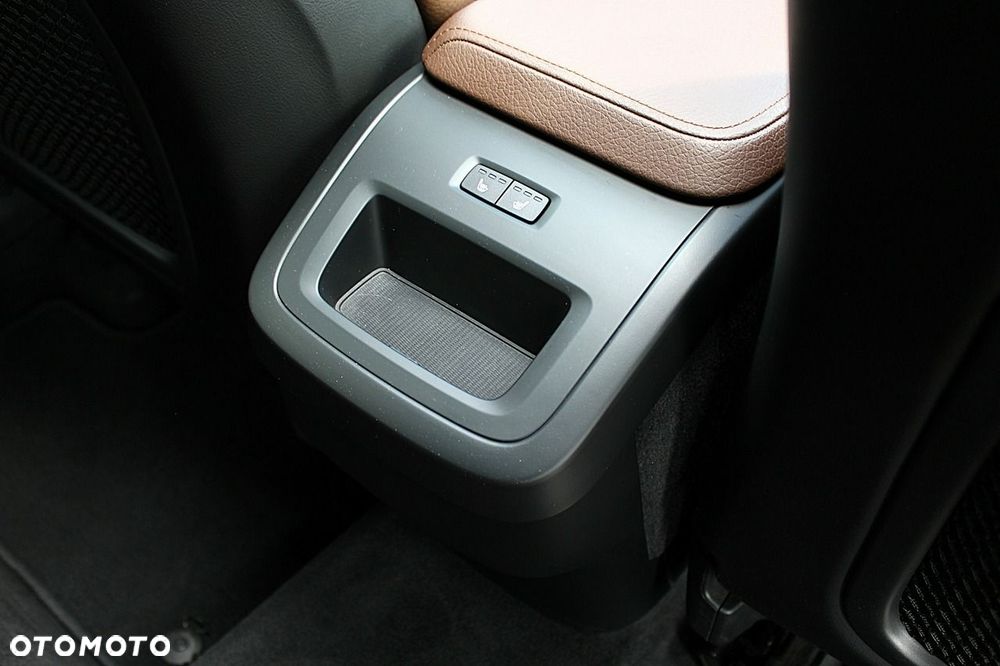 Volvo XC 60 B5 D AWD Geartronic Inscription - 24