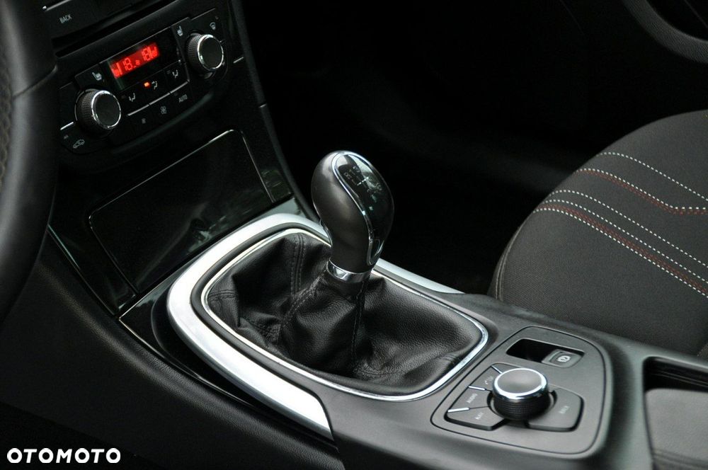 Opel Insignia - 35