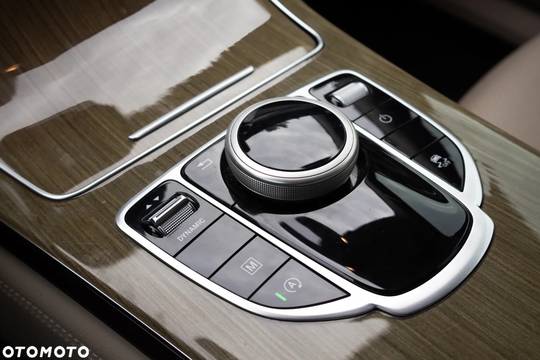 Mercedes-Benz GLC - 21