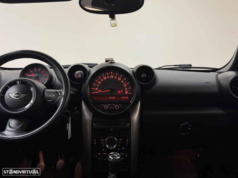 MINI Countryman Cooper D - 25