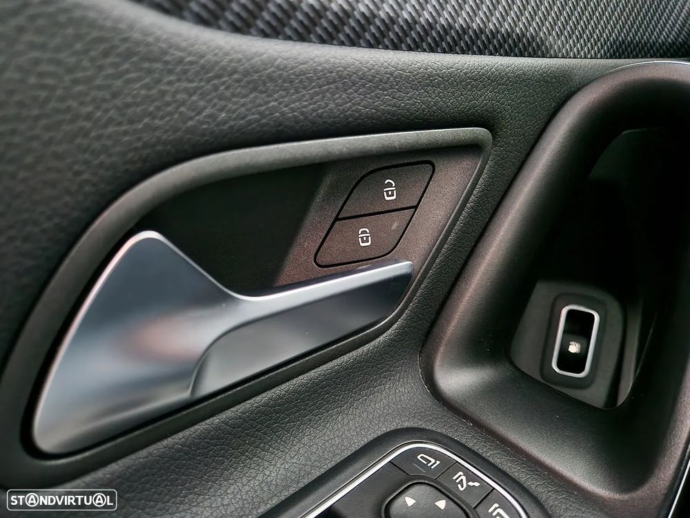 Mercedes-Benz A 250 e - 56