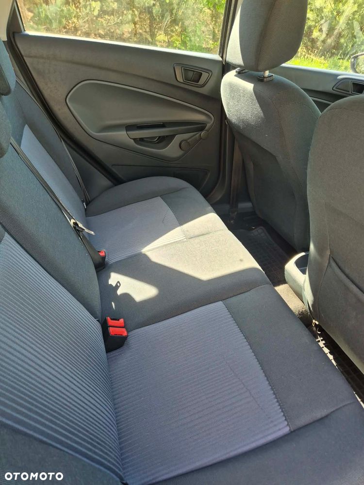 Ford Fiesta 1.6 TDCi DPF Ghia - 5