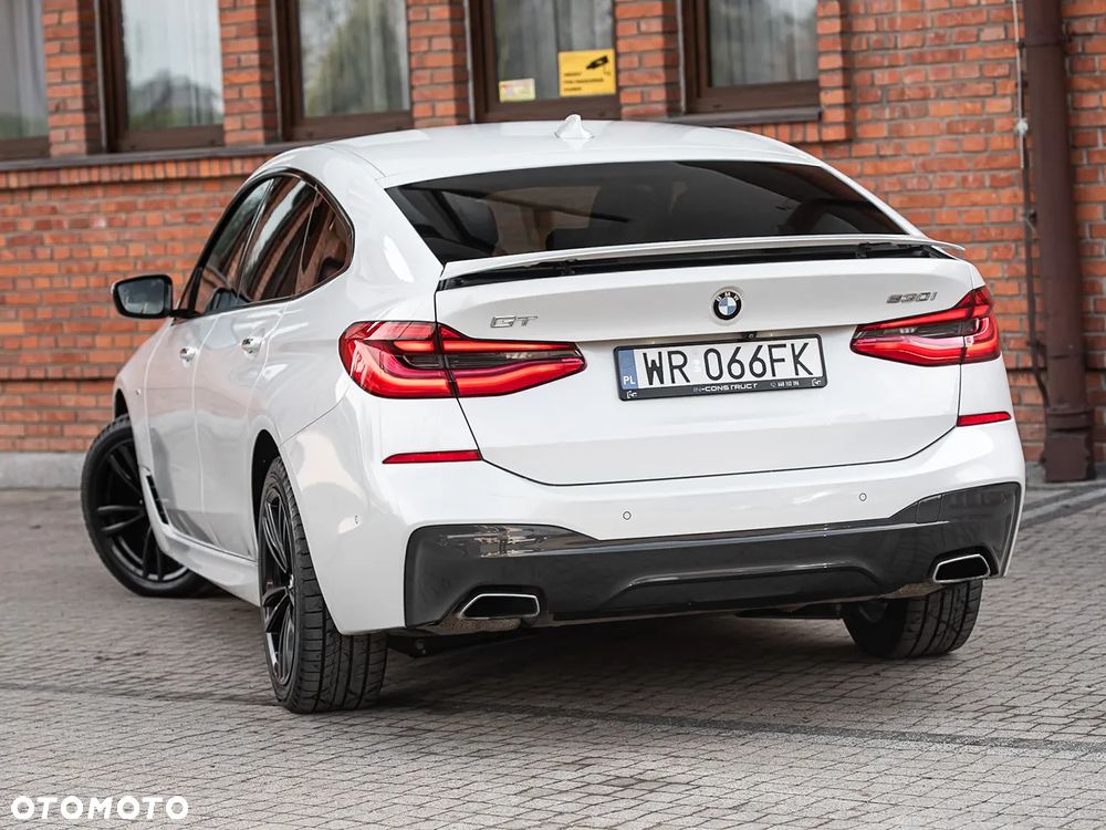 BMW 6GT - 8