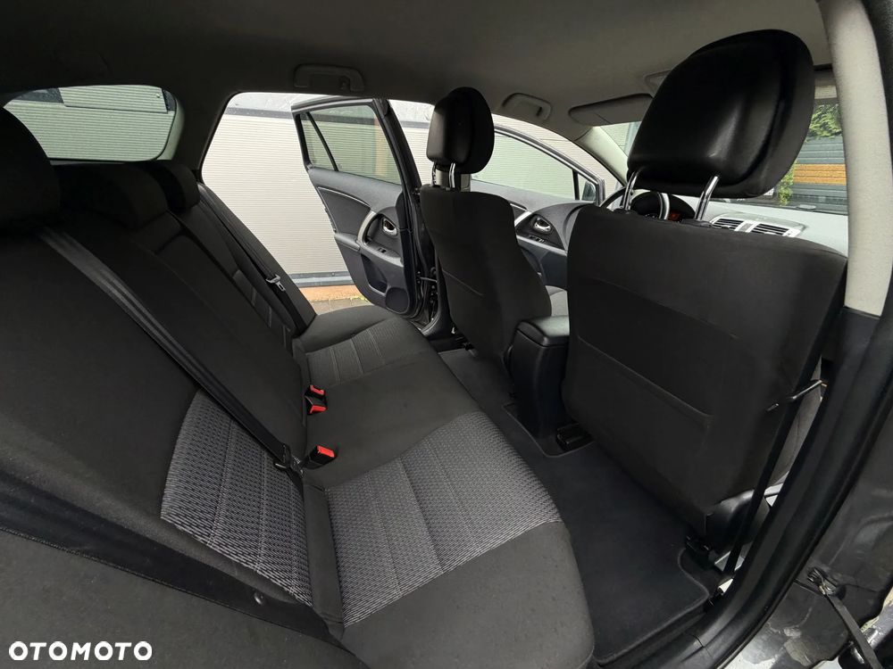 Toyota Avensis 1.8 Premium - 16