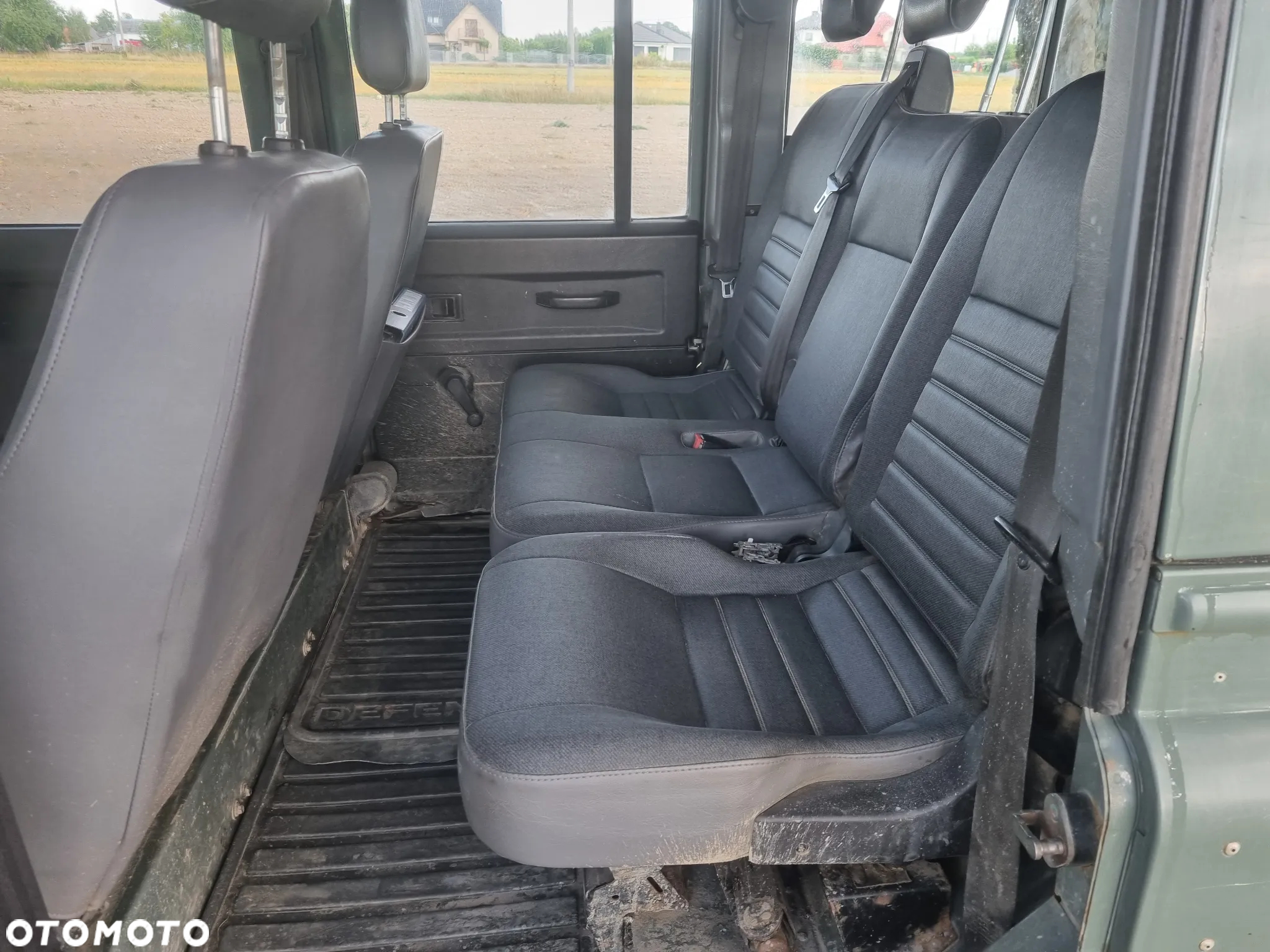 Land Rover Defender - 25