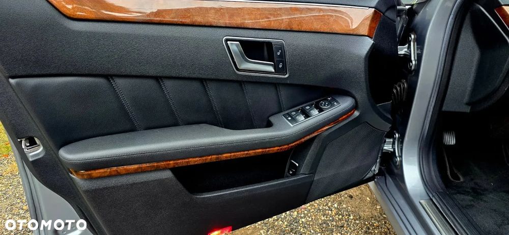 Mercedes-Benz Klasa E 300 BlueTec Hybrid Elegance - 17