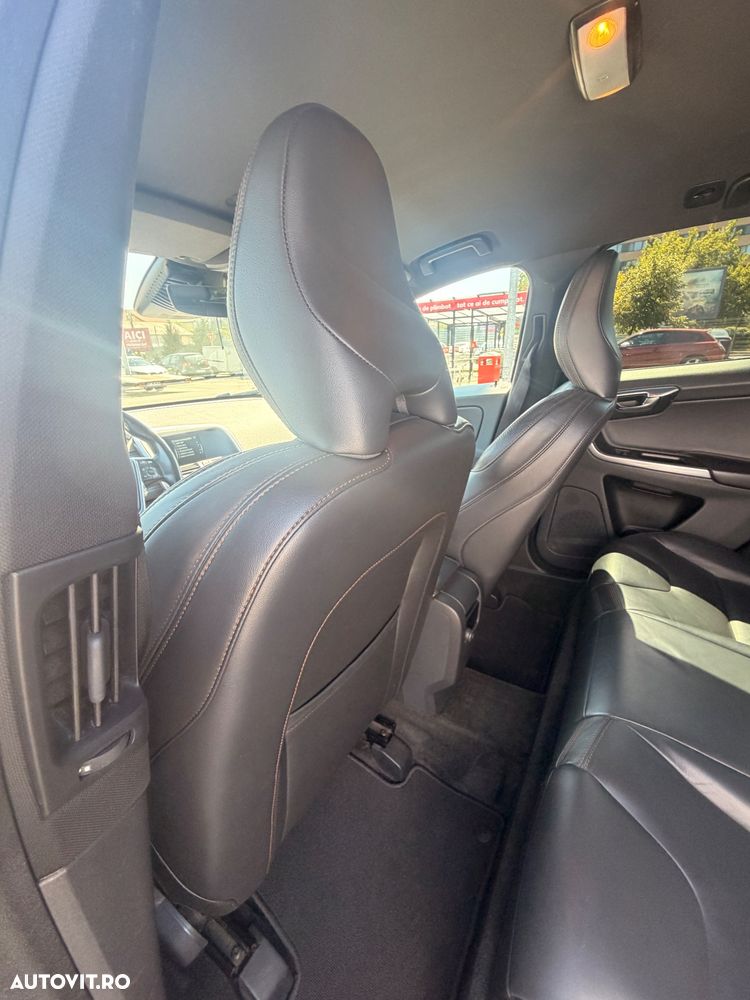 Volvo XC 60 D5 AWD Geartronic Summum - 9