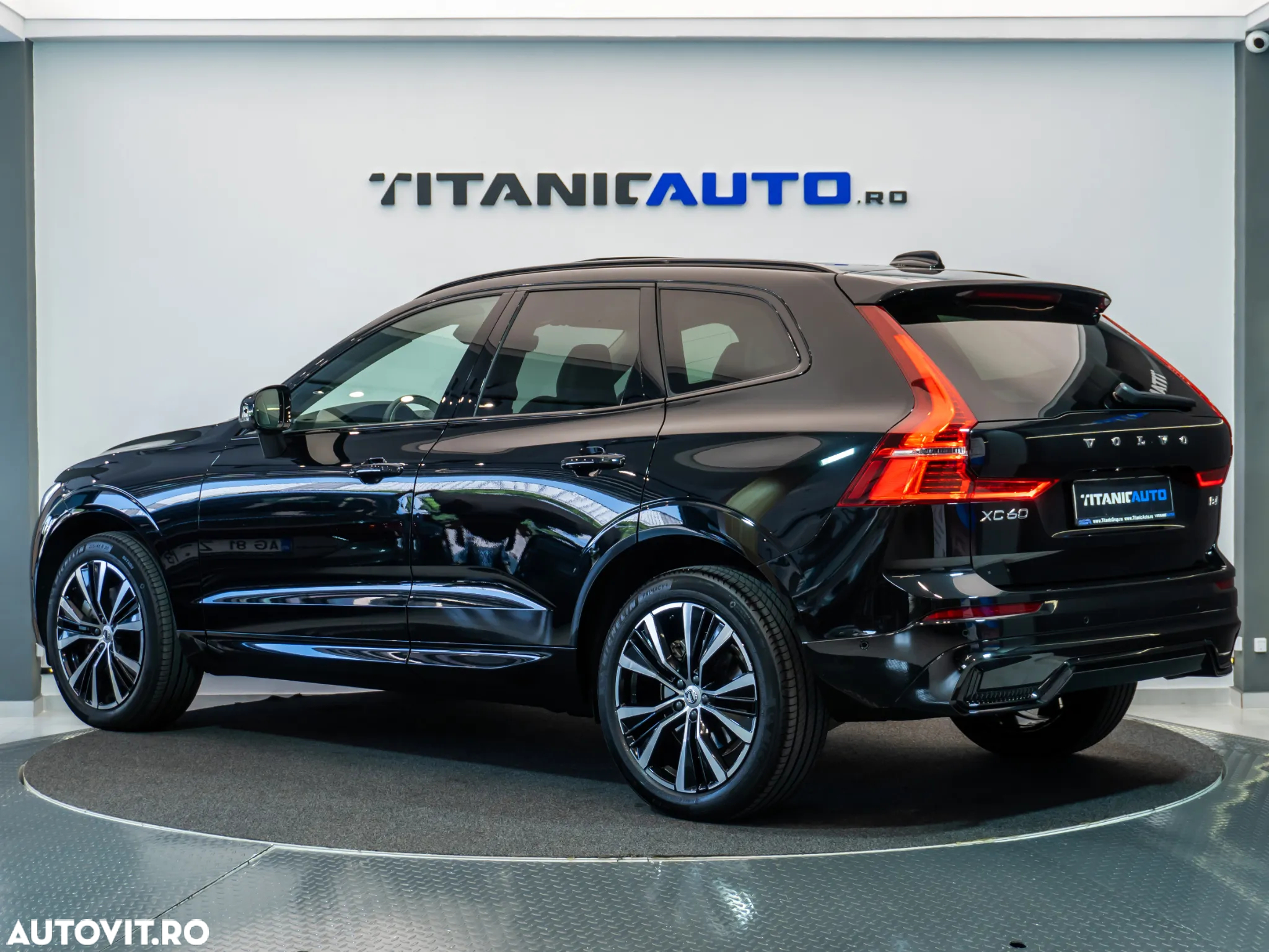 Volvo XC 60 B4 MHEV AT AWD Ultimate Dark - 3