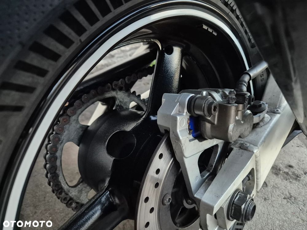 Yamaha R6 - 17