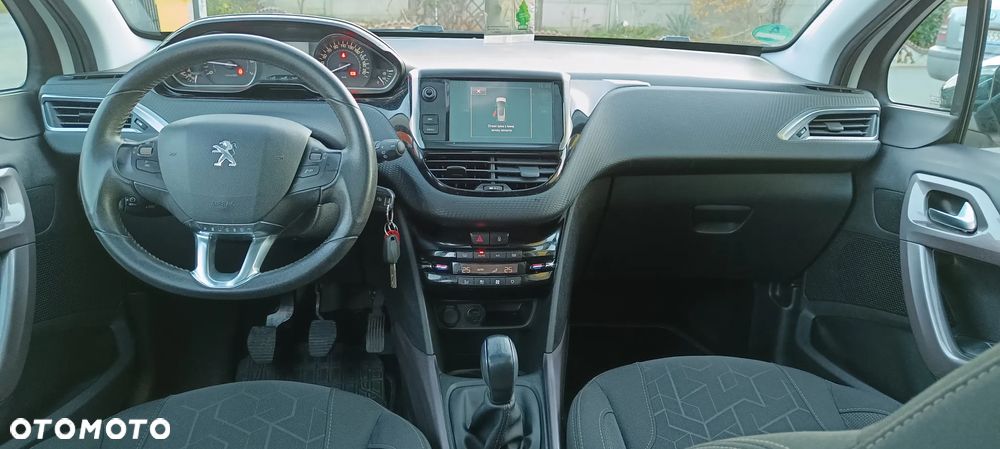 Peugeot 2008 1.2 Pure Tech Allure S&S - 24